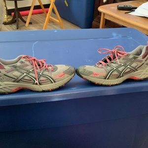 WOMENS ASIC’S ATHLETIC SHOES
